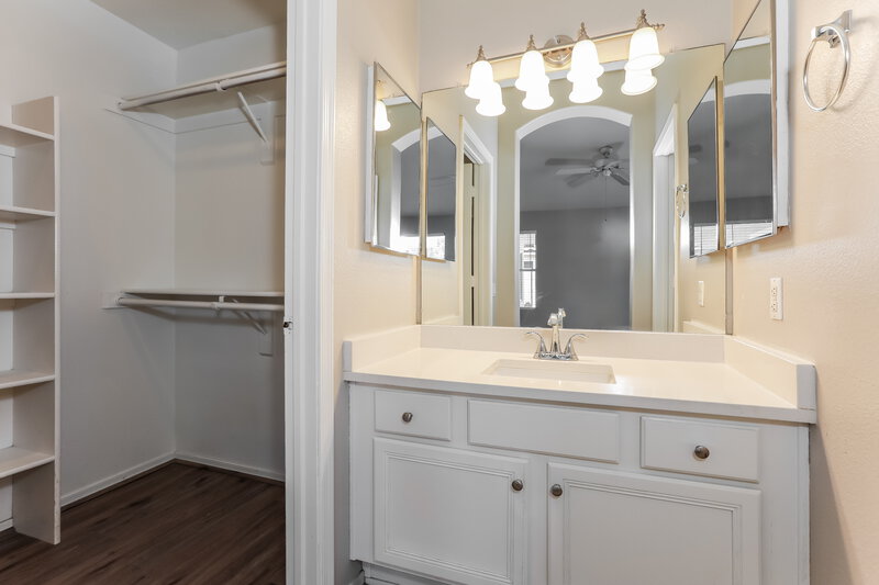 2,315/Mo, 72 N Cholla St Gilbert, AZ 85233 Main Bathroom View 2