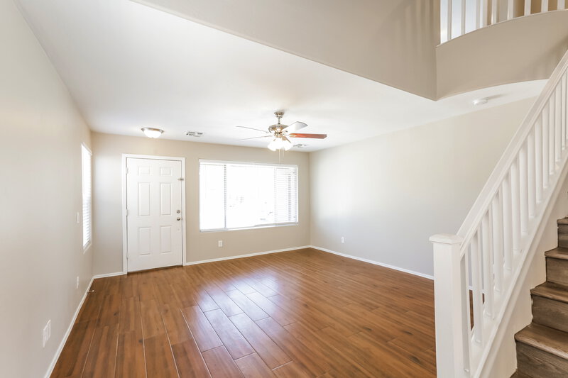 2,200/Mo, 6521 W Preston Ln Phoenix, AZ 85043 Living Room View 2