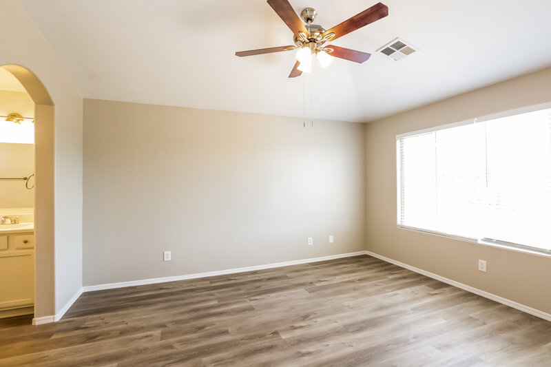 2,200/Mo, 6521 W Preston Ln Phoenix, AZ 85043 Main Bedroom View