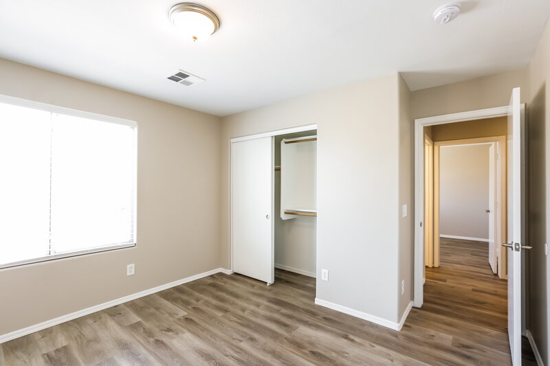 2,200/Mo, 6521 W Preston Ln Phoenix, AZ 85043 Bedroom View 3