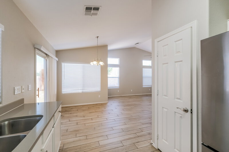 2,295/Mo, 3430 N Saffron Mesa, AZ 85215 Dining Room View 2