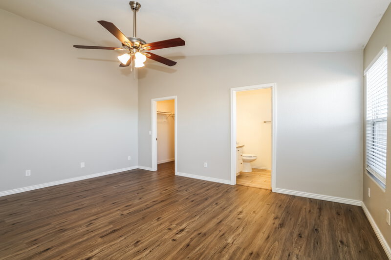 2,275/Mo, 3430 N Saffron Mesa, AZ 85215 Main Bedroom View 2