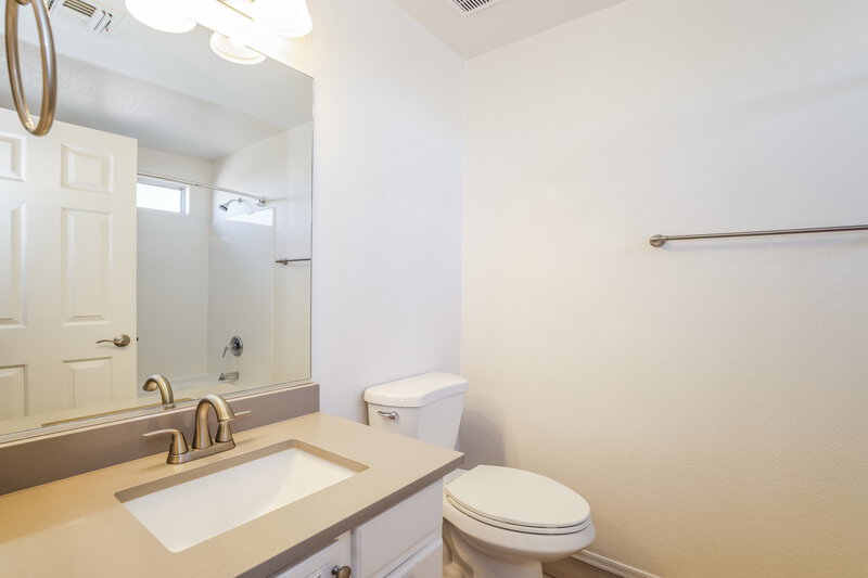 2,275/Mo, 3430 N Saffron Mesa, AZ 85215 Main Bathroom View