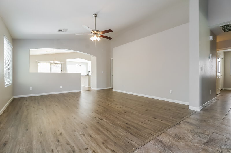 2,145/Mo, 15845 W Yavapai St Goodyear, AZ 85338 Living Room View 2
