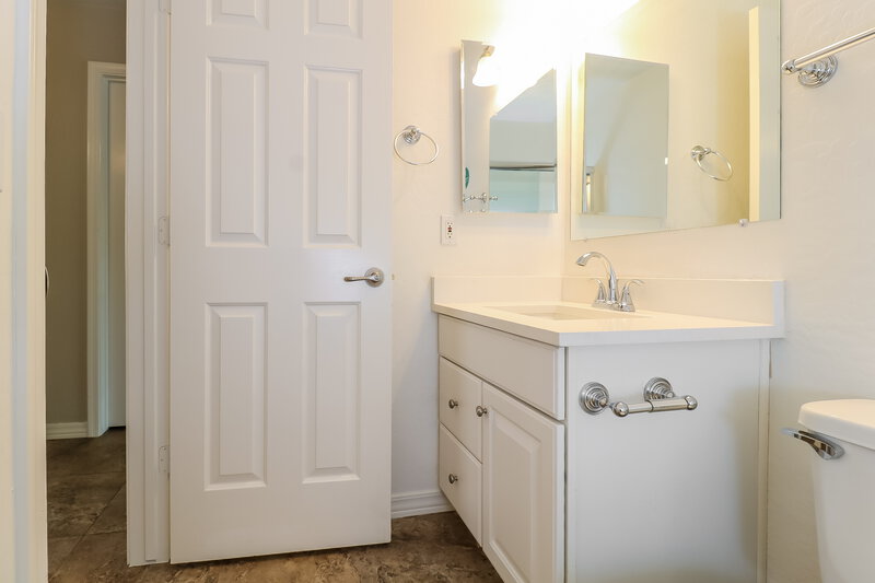2,145/Mo, 15845 W Yavapai St Goodyear, AZ 85338 Main Bathroom View