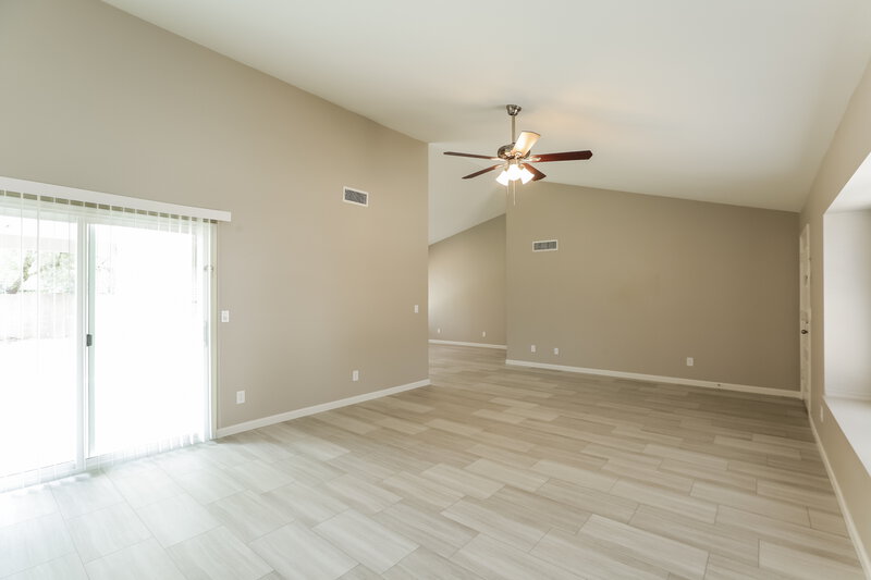 2,295/Mo, 1237 E Wickieup Ln Phoenix, AZ 85024 Living Room View 3