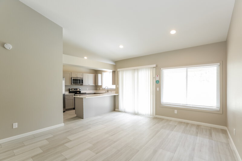 2,295/Mo, 1237 E Wickieup Ln Phoenix, AZ 85024 Dining Room View