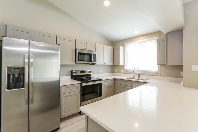 2,295/Mo, 1237 E Wickieup Ln Phoenix, AZ 85024 Kitchen View