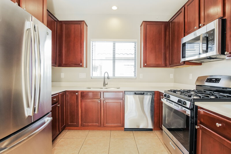 1,945/Mo, 2535 N 149th Ave Goodyear, AZ 85395 Kitchen View