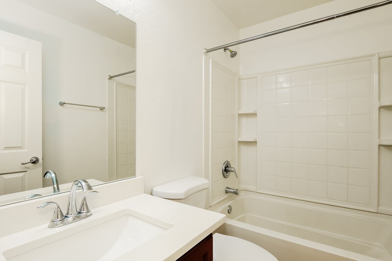 1,945/Mo, 2535 N 149th Ave Goodyear, AZ 85395 Bathroom View 2