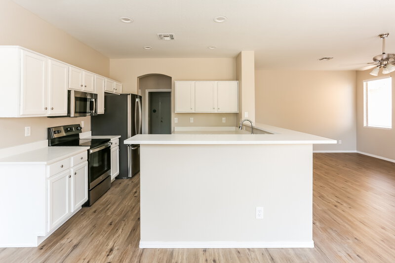 2,000/Mo, 10309 W Pioneer St Tolleson, AZ 85353 Kitchen View