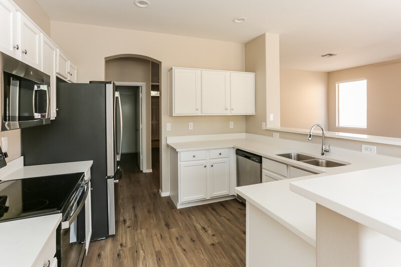 2,000/Mo, 10309 W Pioneer St Tolleson, AZ 85353 Kitchen View 2