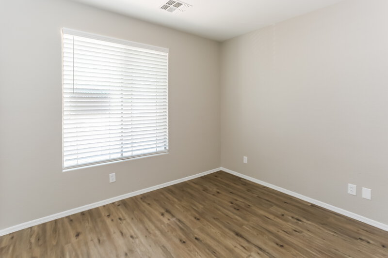 2,000/Mo, 10309 W Pioneer St Tolleson, AZ 85353 Bedroom View 2