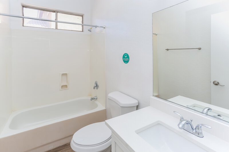 2,000/Mo, 10309 W Pioneer St Tolleson, AZ 85353 Bathroom View