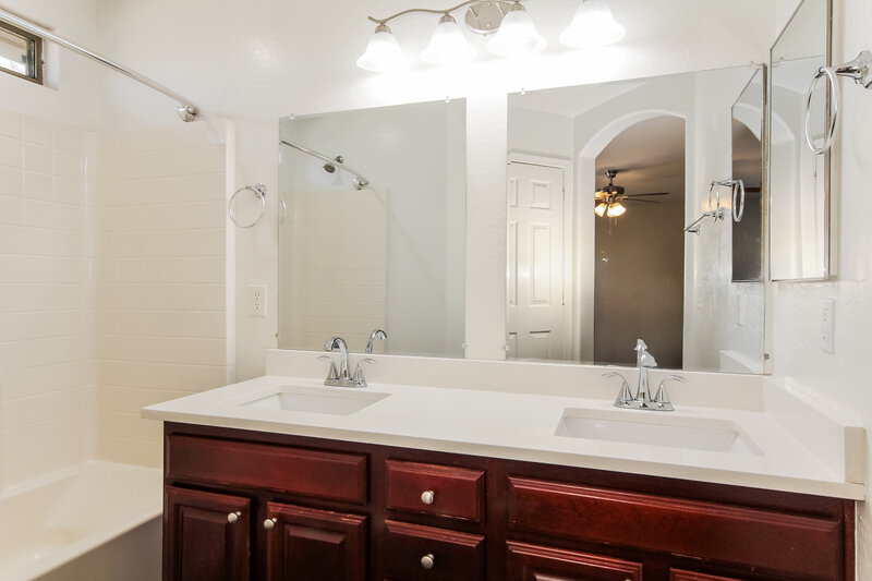 2,385/Mo, 3536 W Paseo Way Laveen, AZ 85339 Main Bathroom View