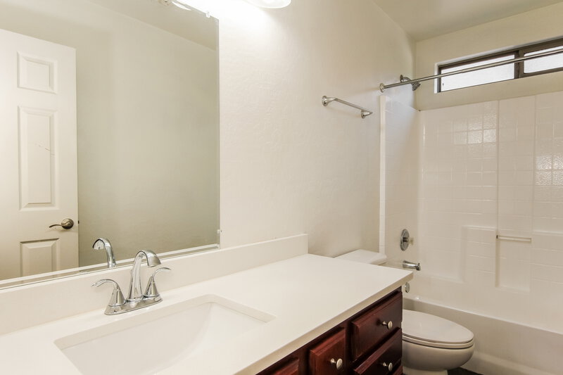 2,385/Mo, 3536 W Paseo Way Laveen, AZ 85339 Bathroom View