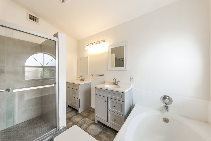 2,390/Mo, 252 W Wahalla Ln Phoenix, AZ 85027 Main Bathroom View