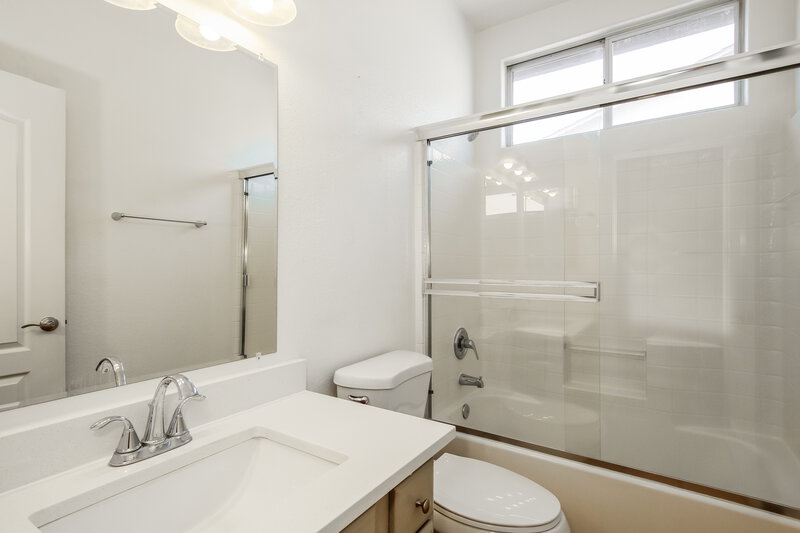 2,210/Mo, 11934 W Jefferson Street Avondale, AZ 85323 Bathroom View