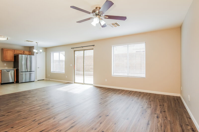 1,895/Mo, 6823 N 130th Ave Glendale, AZ 85307 Living Room View