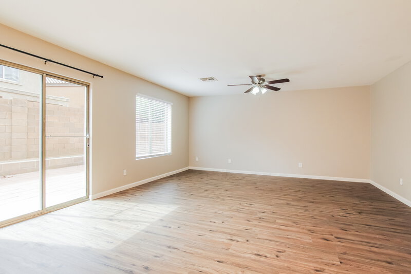 1,895/Mo, 6823 N 130th Ave Glendale, AZ 85307 Living Room View 2
