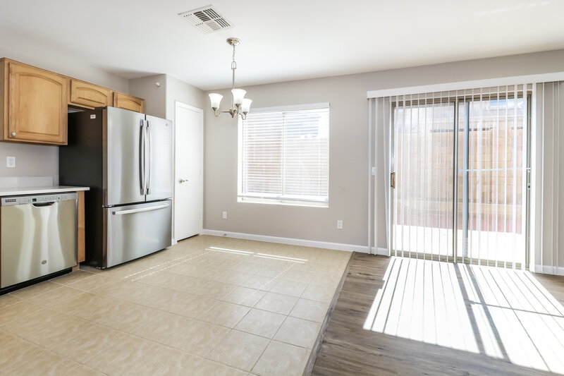 2,095/Mo, 6823 N 130th Ave Glendale, AZ 85307 Dining Room View