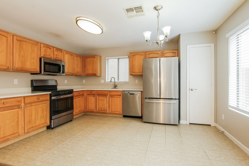 1,895/Mo, 6823 N 130th Ave Glendale, AZ 85307 Kitchen View