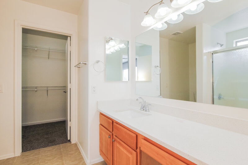 1,895/Mo, 6823 N 130th Ave Glendale, AZ 85307 Main Bathroom View