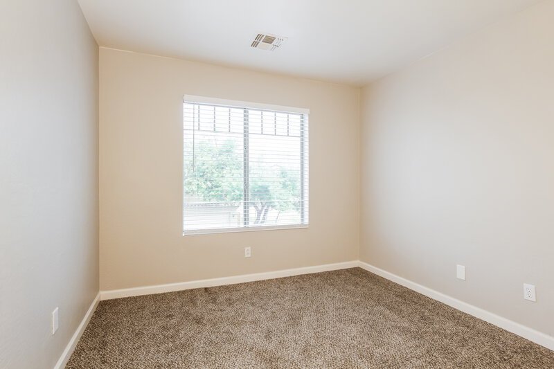 1,895/Mo, 6823 N 130th Ave Glendale, AZ 85307 Bedroom View