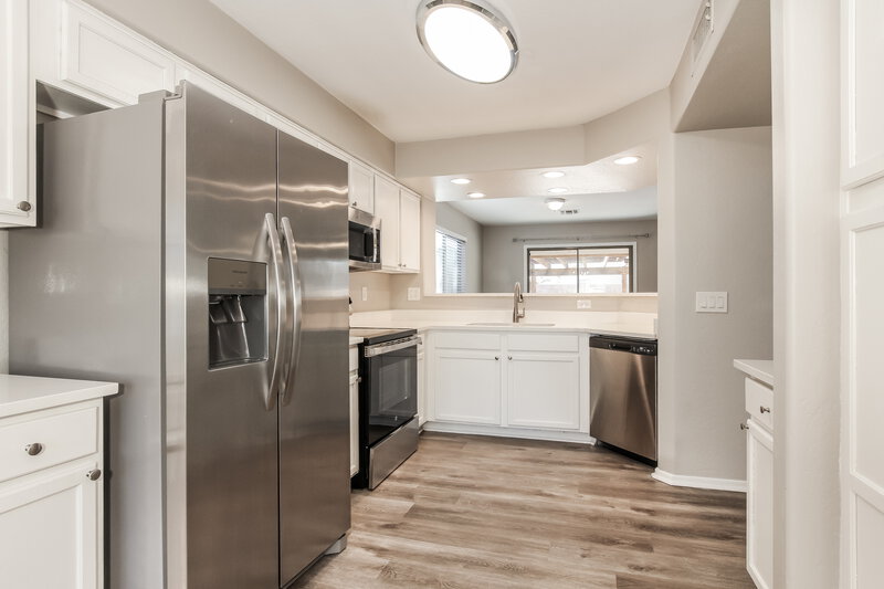 1,935/Mo, 13833 W Keim Dr Litchfield Park, AZ 85340 Kitchen View