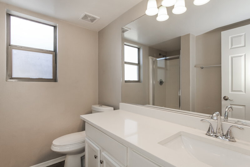 1,935/Mo, 13833 W Keim Dr Litchfield Park, AZ 85340 Bathroom View 2