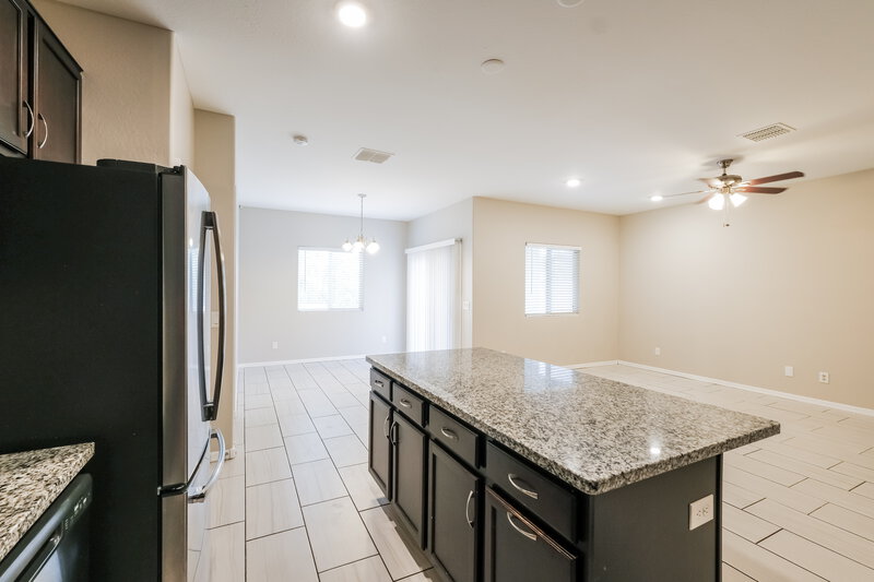 2,300/Mo, 8828 S 41st Dr Laveen, AZ 85339 Kitchen View