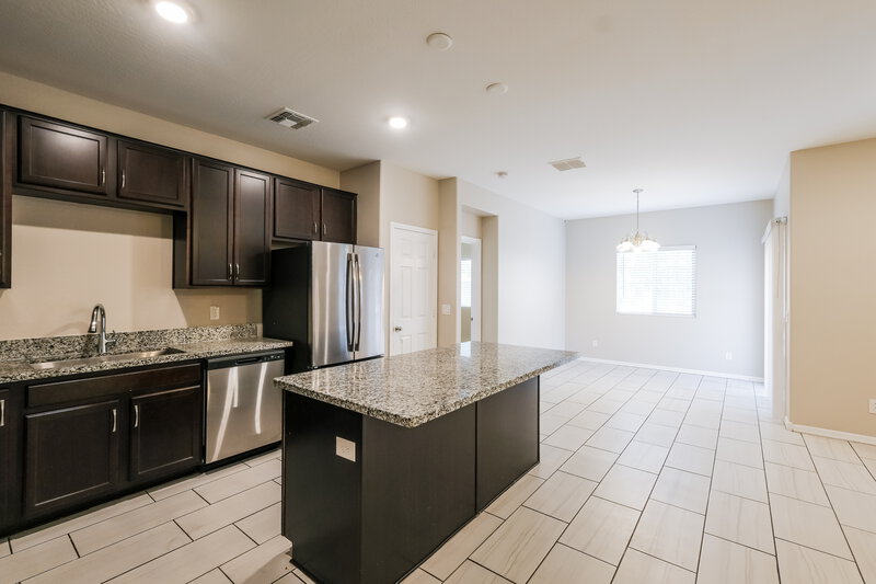 2,300/Mo, 8828 S 41st Dr Laveen, AZ 85339 Kitchen View 2