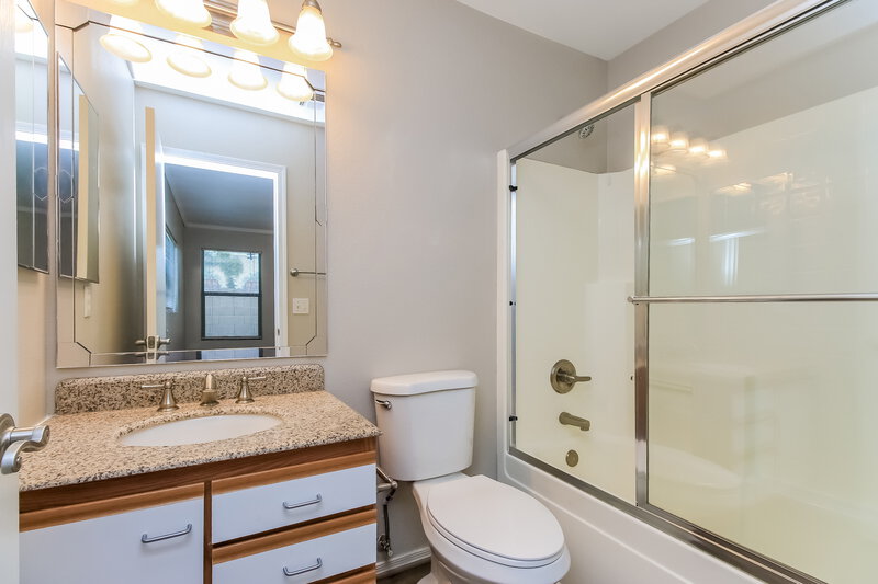 2,350/Mo, 11218 E Quarry Ave Mesa, AZ 85212 Main Bathroom View