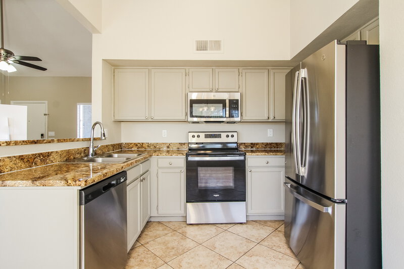 1,745/Mo, 20631 N 22nd Ave Phoenix, AZ 85027 Kitchen View