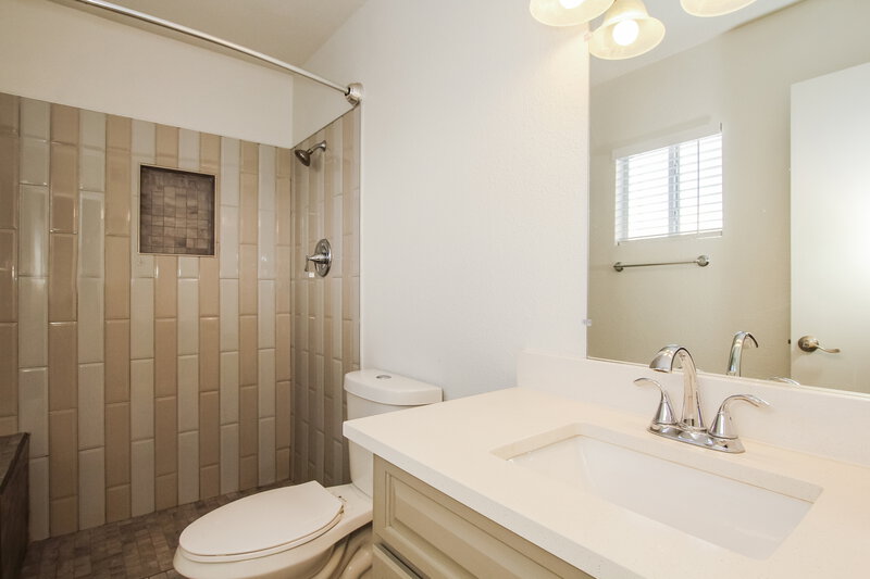 1,745/Mo, 20631 N 22nd Ave Phoenix, AZ 85027 Main Bathroom View