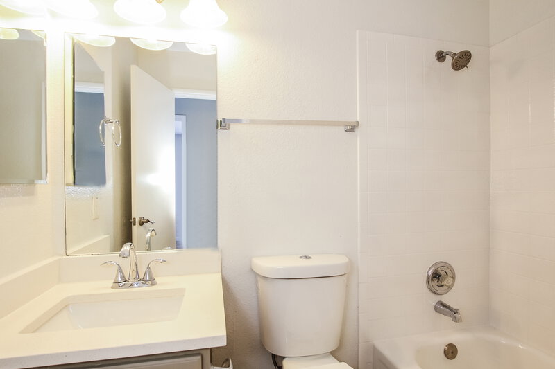 1,745/Mo, 20631 N 22nd Ave Phoenix, AZ 85027 Bathroom View