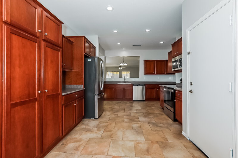 1,950/Mo, 425 E Goldmine Ct San Tan Valley, AZ 85140 Kitchen View 2