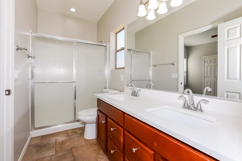 1,950/Mo, 425 E Goldmine Ct San Tan Valley, AZ 85140 Main Bathroom View