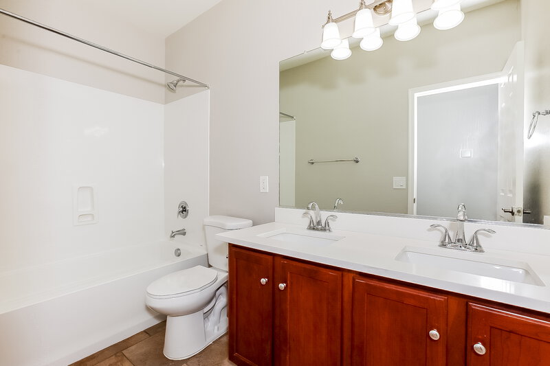 1,950/Mo, 425 E Goldmine Ct San Tan Valley, AZ 85140 Bathroom View 2