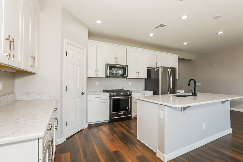2,465/Mo, 1266 N Banning Mesa, AZ 85205 Kitchen View 2