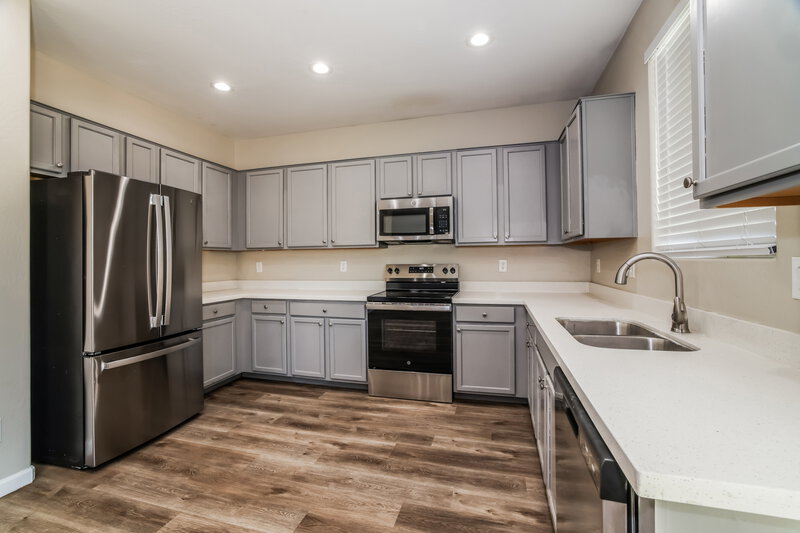 2,180/Mo, 7203 W Illini St Phoenix, AZ 85043 Kitchen View