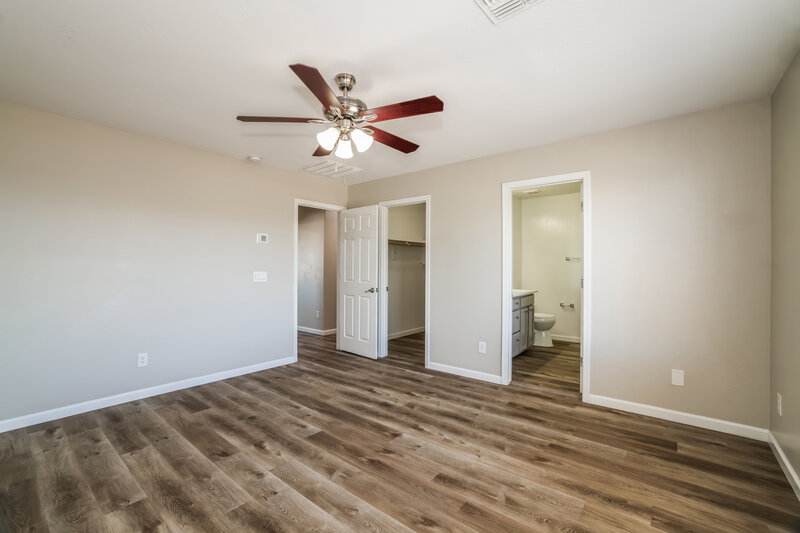2,180/Mo, 7203 W Illini St Phoenix, AZ 85043 Main Bedroom View 2