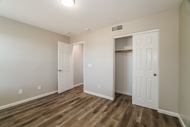 2,180/Mo, 7203 W Illini St Phoenix, AZ 85043 Bedroom View