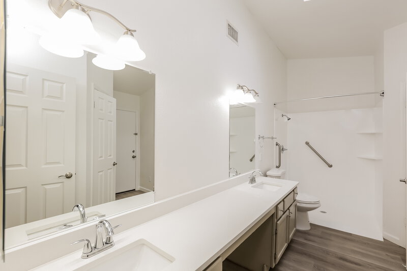 2,620/Mo, 2732 W Gila Lane Chandler, AZ 85224 Main Bathroom View
