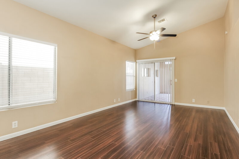 1,800/Mo, 19415 N 77th Ave Glendale, AZ 85308 Living Room View