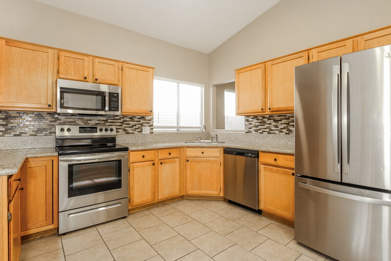 1,800/Mo, 19415 N 77th Ave Glendale, AZ 85308 Kitchen View
