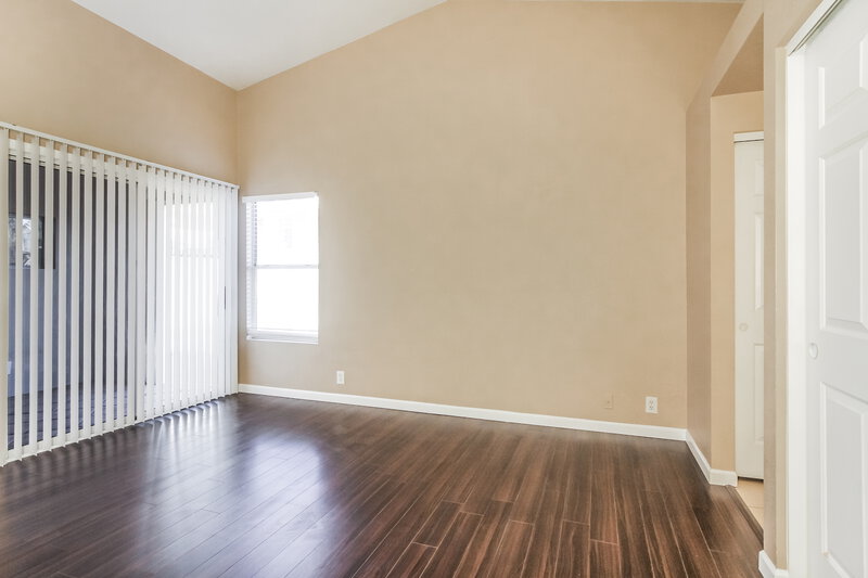 1,800/Mo, 19415 N 77th Ave Glendale, AZ 85308 Main Bedroom View