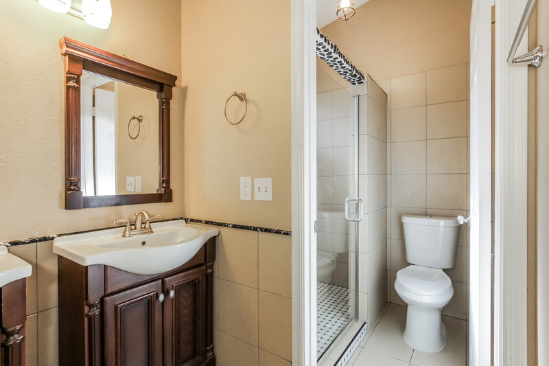 1,800/Mo, 19415 N 77th Ave Glendale, AZ 85308 Main Bathroom View