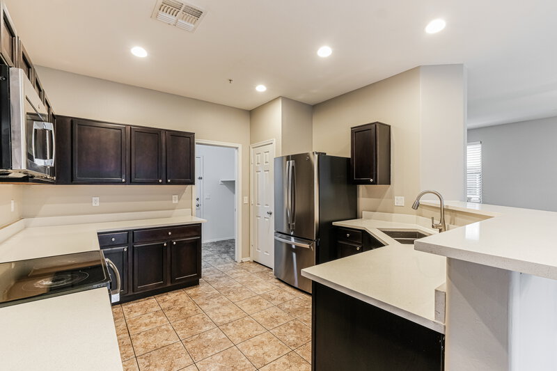 1,955/Mo, 1444 N 80th Dr Phoenix, AZ 85043 Kitchen View