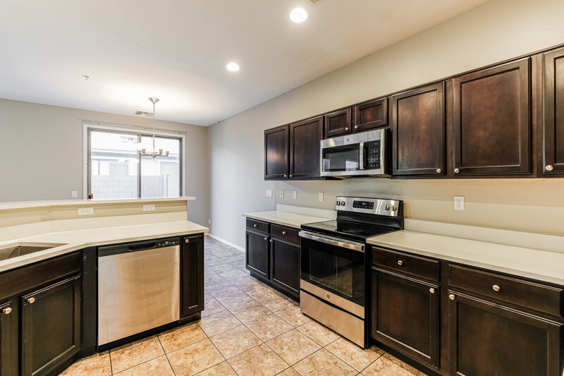 1,955/Mo, 1444 N 80th Dr Phoenix, AZ 85043 Kitchen View 2